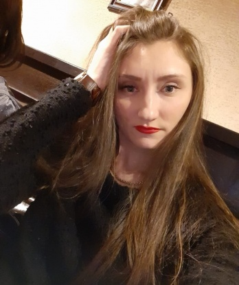 Знойная брюнетка с обворожительной улыбкой приглашает в гости джентльмена для приятного времяпровождения. Я знаю, что тебе нужно! 15432, 25 лет