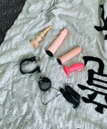 Соблазнительная брюнетка с шикарной фигурой ждет вас для жарких встреч. Позвольте мне погрузить вас в мир наслаждений и фантазий. Гарантирую конфиденциальность и абсолютное удовлетворение. 9607, 36 лет